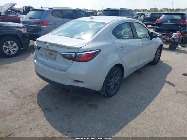 Toyota Yaris Le Image 2