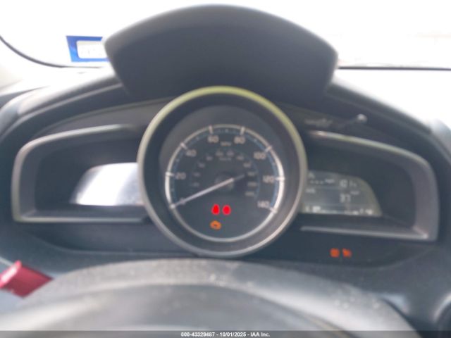 Toyota Yaris Le Image 4