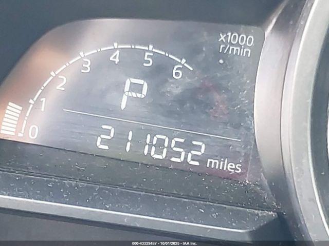 Toyota Yaris Le Image 14