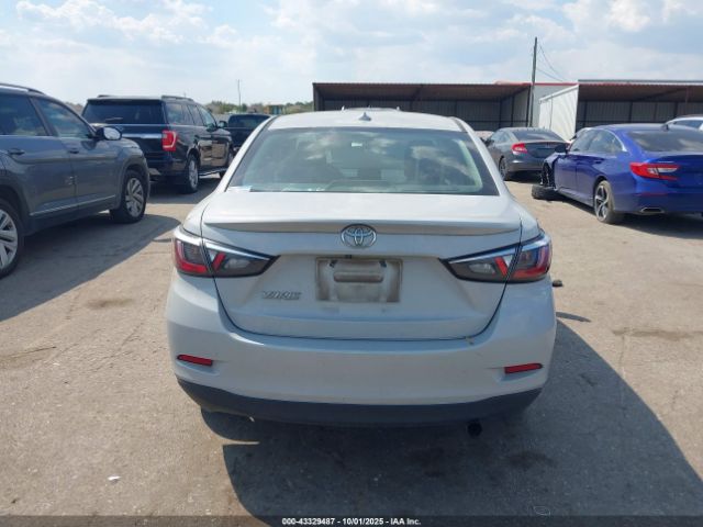 Toyota Yaris Le Image 15