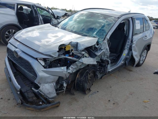 Toyota RAV4 Le Image 3