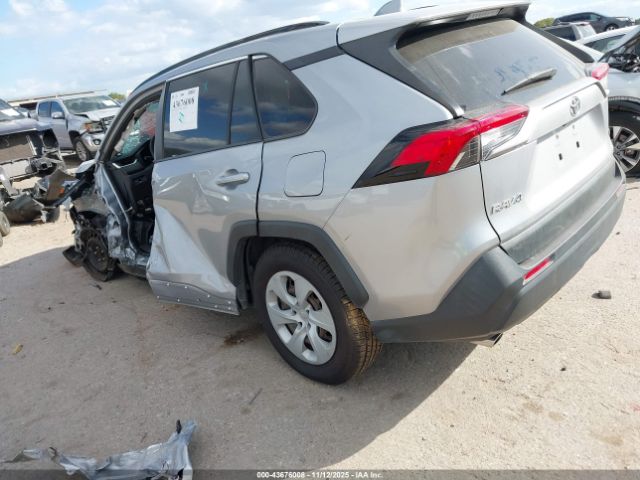 Toyota RAV4 Le Image 4