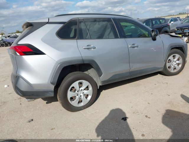 Toyota RAV4 Le Image 5