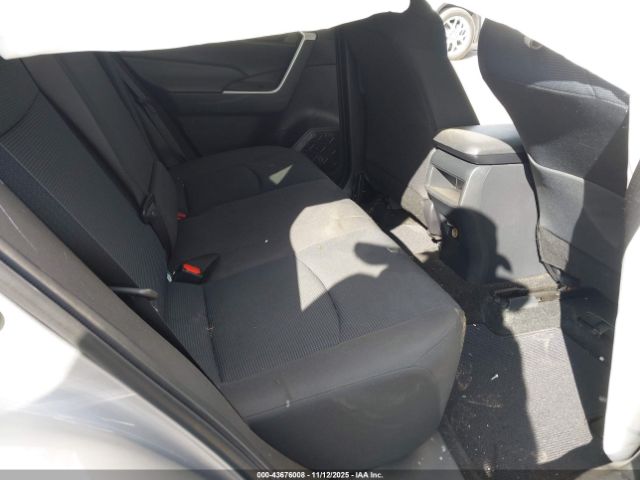 Toyota RAV4 Le Image 7