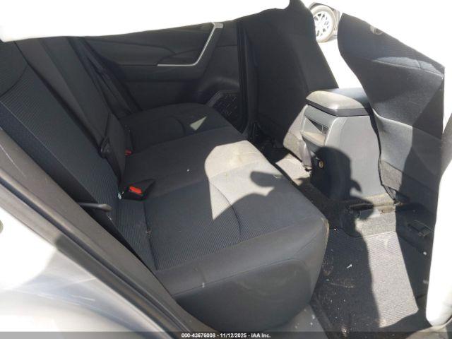 Toyota RAV4 Le Image 7