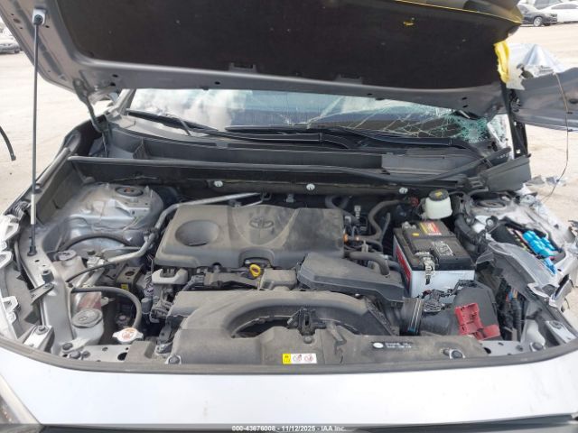 Toyota RAV4 Le Image 8