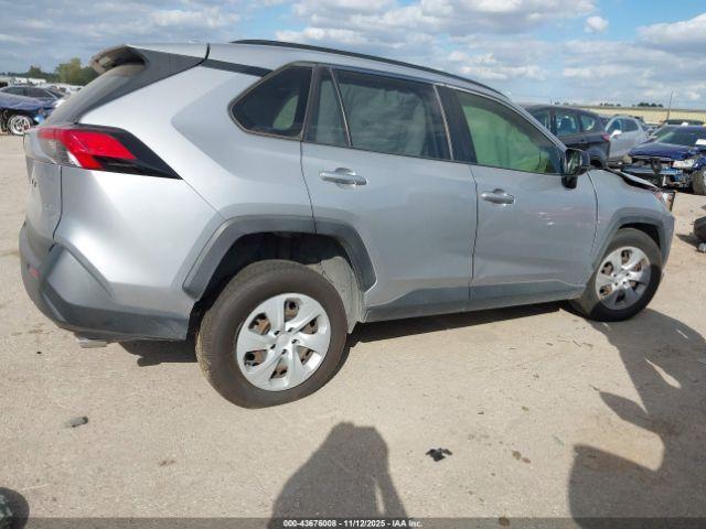 Toyota RAV4 Le Image 14