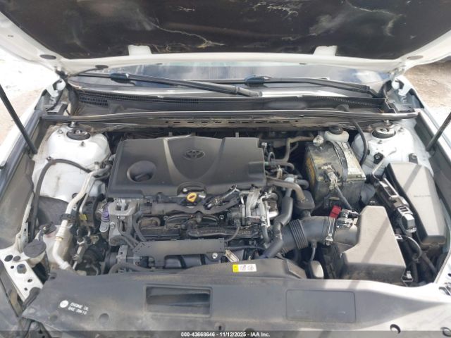 Toyota Camry Le Image 4