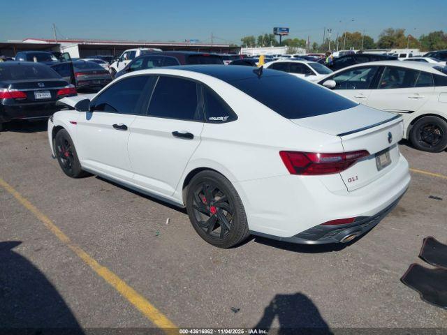 Volkswagen Jetta 2.0t Autobahn Image 11