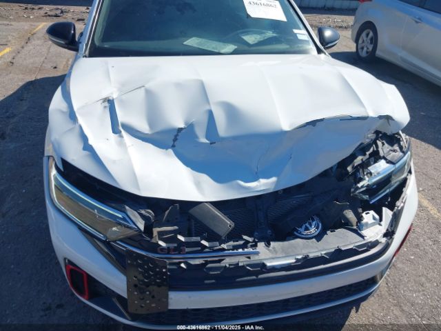 Volkswagen Jetta 2.0t Autobahn Image 6