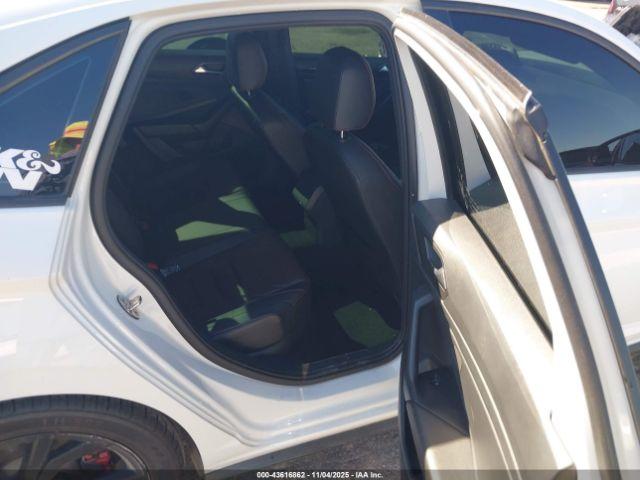 Volkswagen Jetta 2.0t Autobahn Image 16