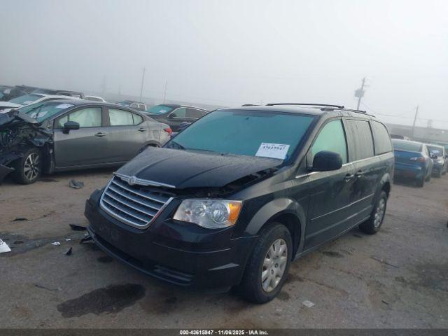 Chrysler Town & Country Lx Image 2