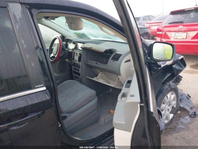 Chrysler Town & Country Lx Image 6