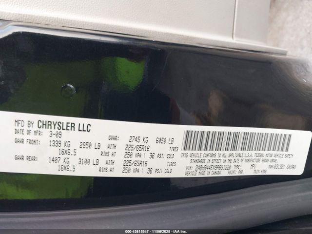 Chrysler Town & Country Lx Image 9