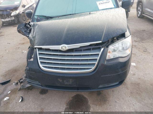 Chrysler Town & Country Lx Image 11