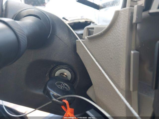 Toyota Corolla Le Image 8