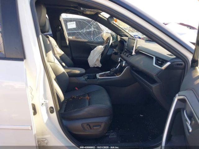 Toyota RAV4 Xse Image 10