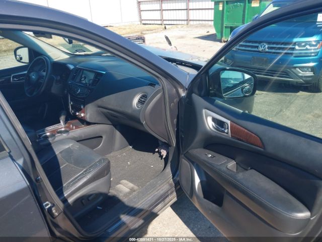 Nissan Pathfinder Platinum Image 4