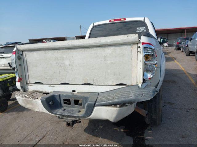 Toyota Tundra Limited V8 Image 15