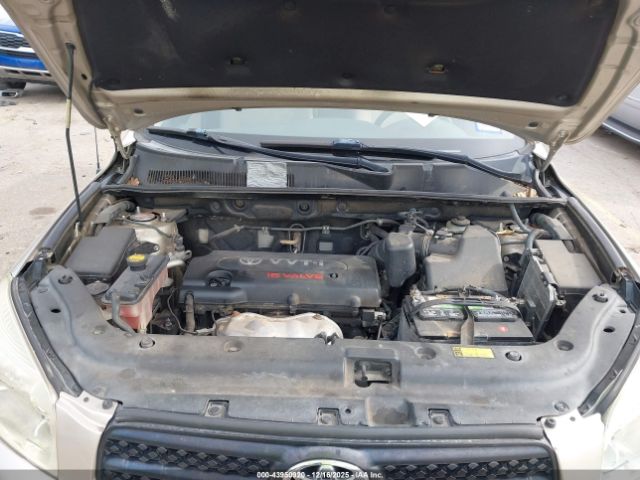 Toyota RAV4 Image 10