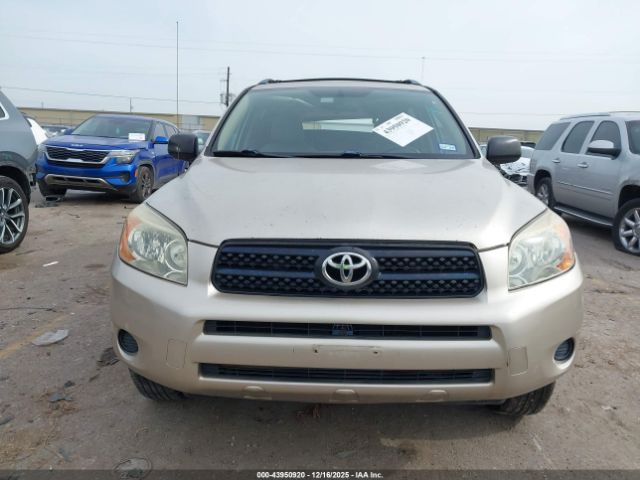 Toyota RAV4 Image 11