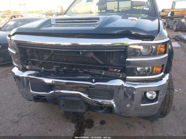 Chevrolet Silverado 2500 Ltz Image 9