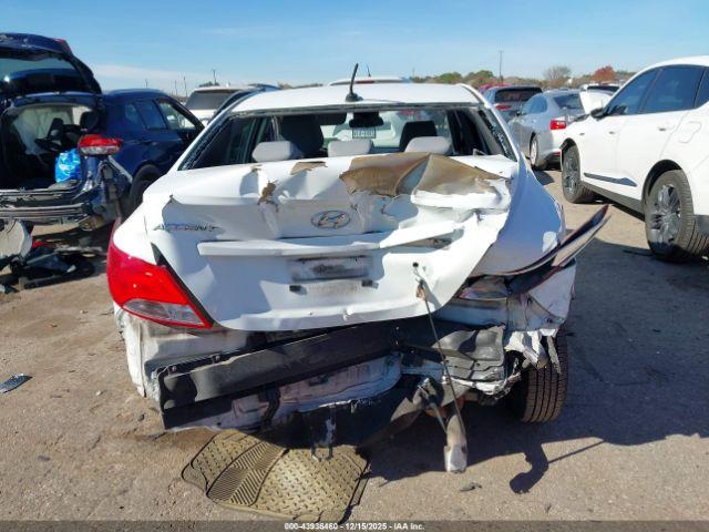 Hyundai ACCENT Gls Image 17