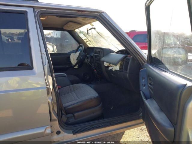 Jeep Cherokee Sport Image 3