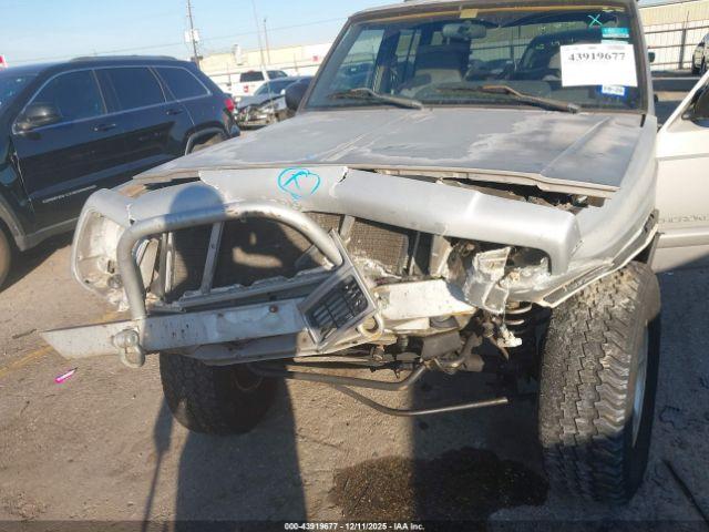 Jeep Cherokee Sport Image 4