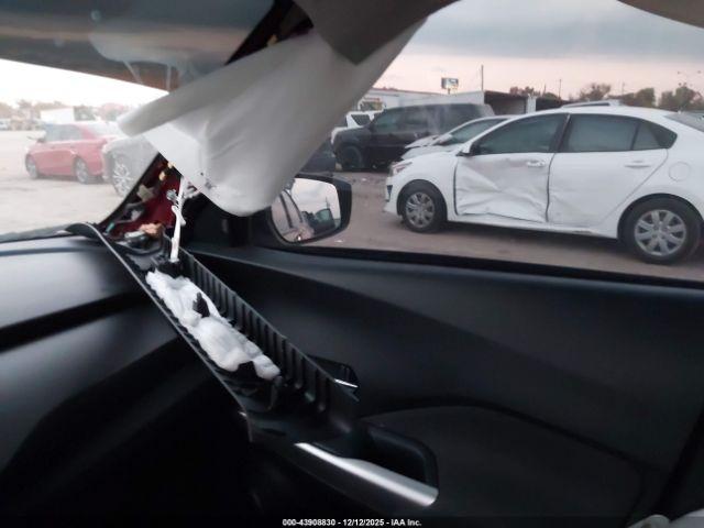 Nissan Kicks Sv Image 16