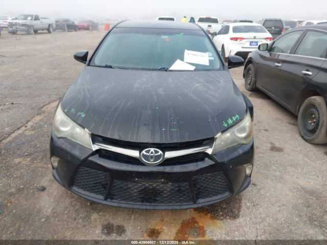 Toyota Camry Se Image 2