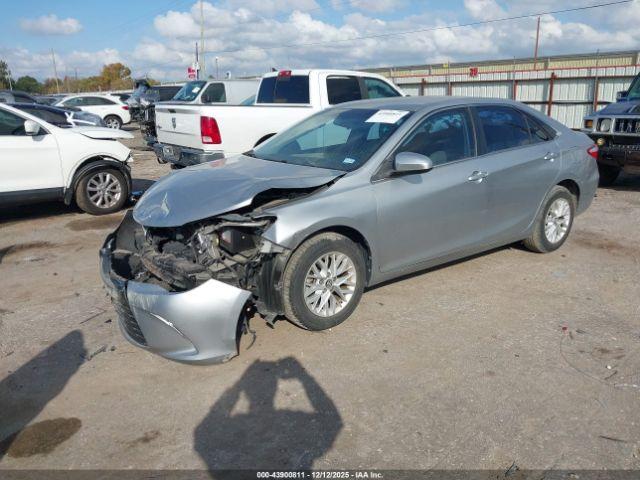 Toyota Camry Le Image 2