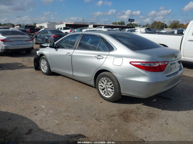 Toyota Camry Le Image 8