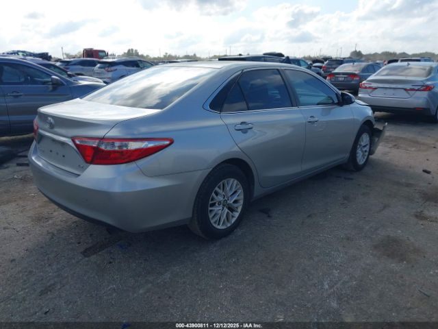 Toyota Camry Le Image 9