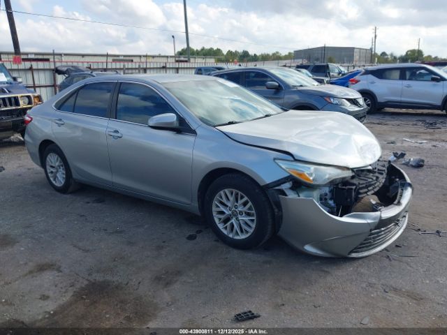 Toyota Camry Le Image 11