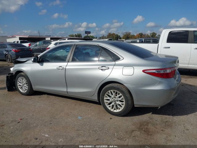 Toyota Camry Le Image 12
