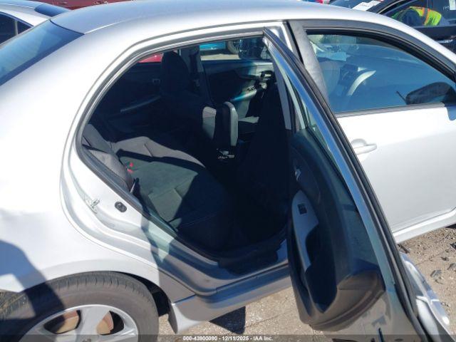 Toyota Corolla S Image 5