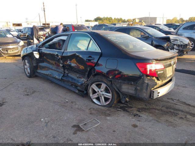 Toyota Camry Se Image 11