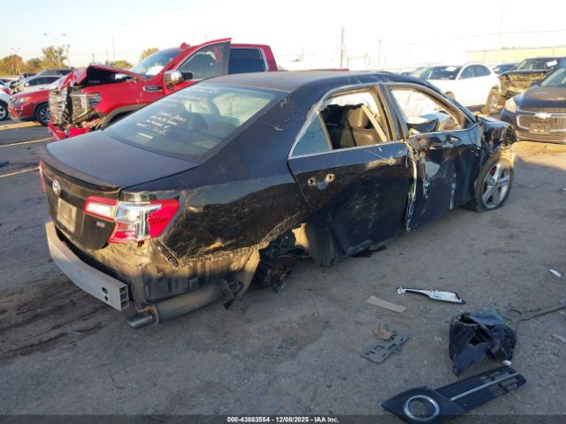 Toyota Camry Se Image 9