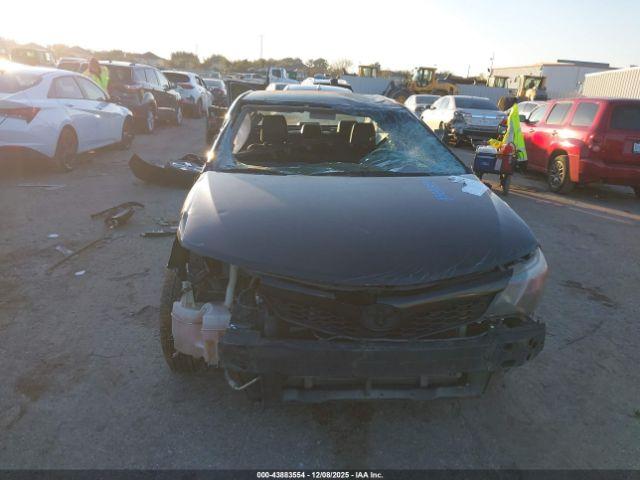 Toyota Camry Se Image 12