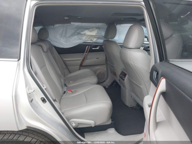 Toyota Highlander Limited V6 Image 9