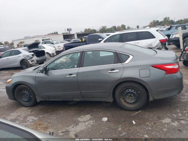 Nissan Altima 2.5 S Image 10