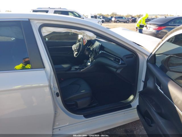 Toyota Camry Se Image 2