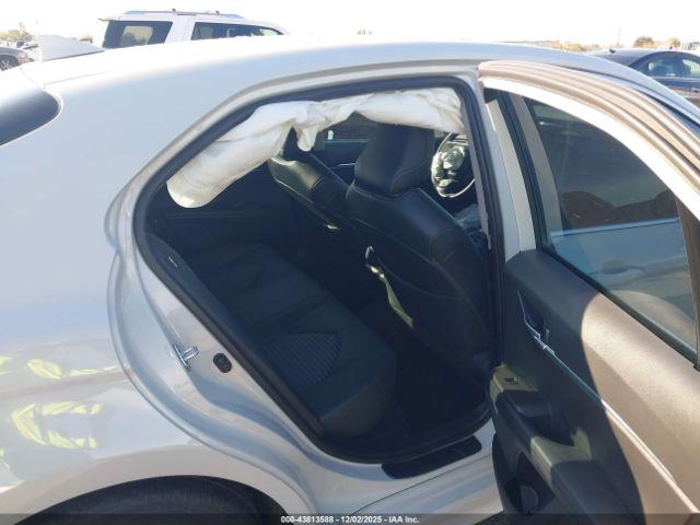 Toyota Camry Se Image 13