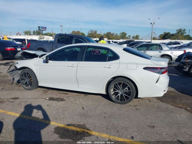 Toyota Camry Se Image 4