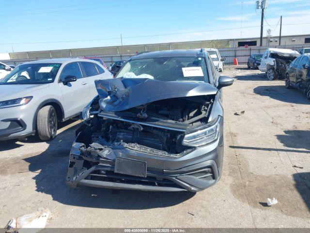 Volkswagen Tiguan 2.0t S Image 10