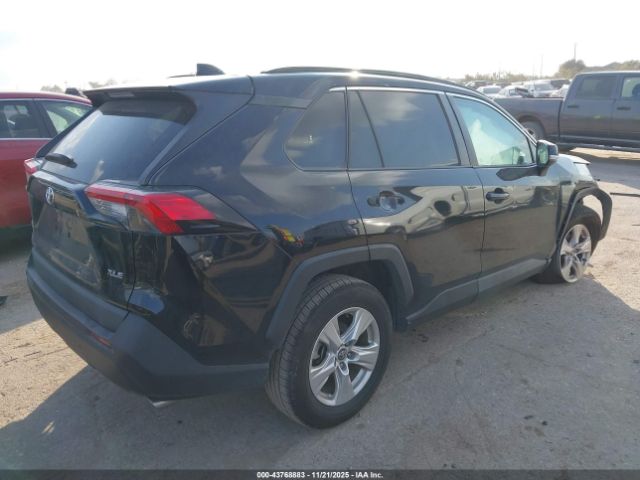 Toyota RAV4 Xle Image 2