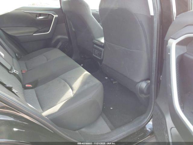 Toyota RAV4 Xle Image 10