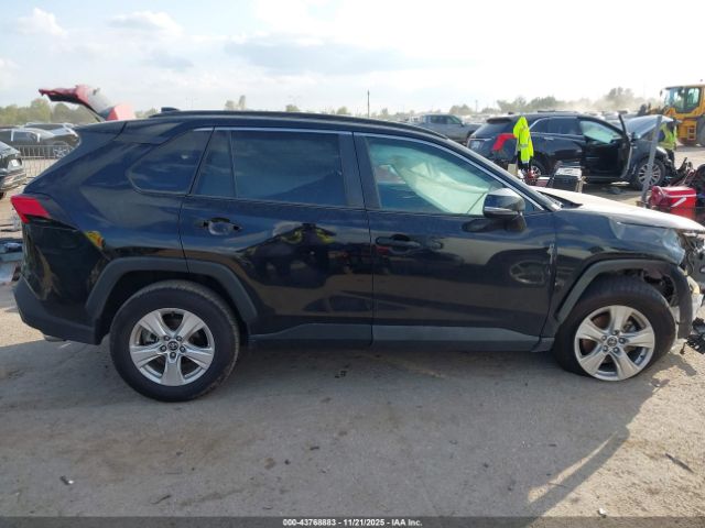 Toyota RAV4 Xle Image 8