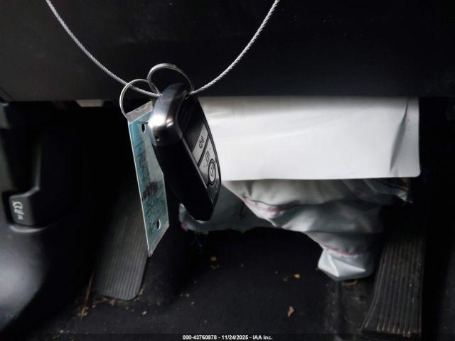 Ford Explorer Active Image 4